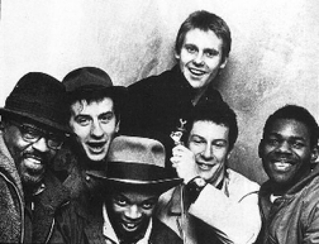 The Beat - Mirror In The Bathroom 